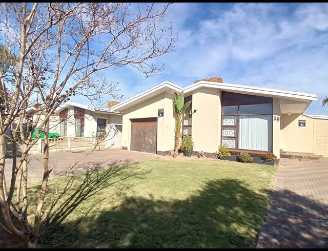 3 BEDROOM HOUSE FOR SALE IN WINDSOR PARK ESTATE